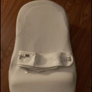 Cocoona baby with feted sheet